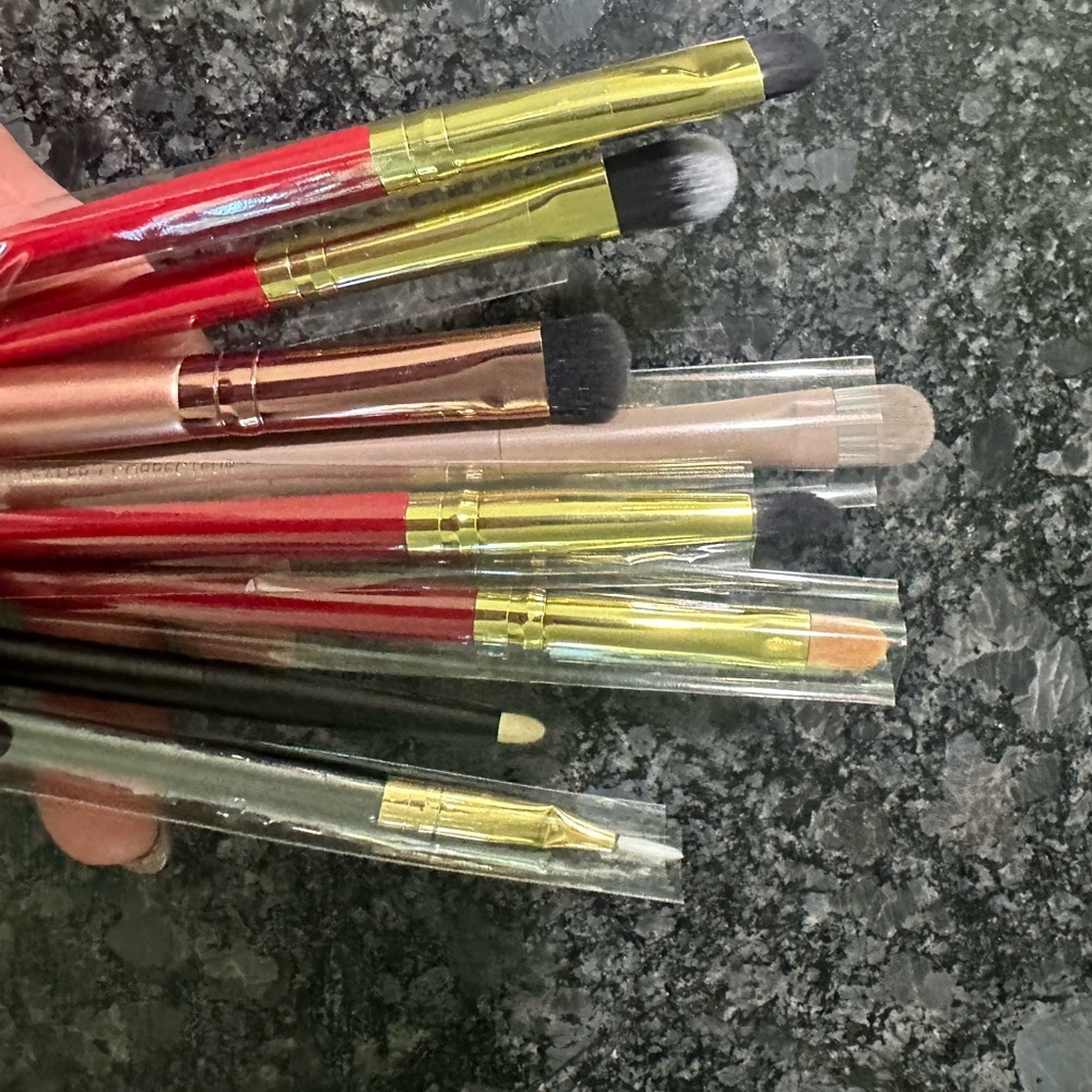 Set of Assorted High Qualitu Makeup Brushes for eyes